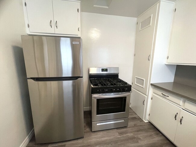 Photo - 3757 S Bentley Ave Unit 3759