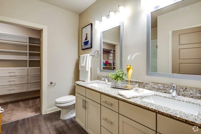 2BR, 2BA - 1,306SF - Primary Bathroom