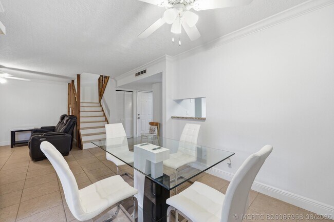 Photo - 301 Lakewood Dr