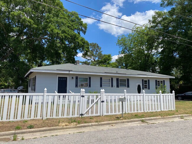 Photo - 111 Fairview Ave SW