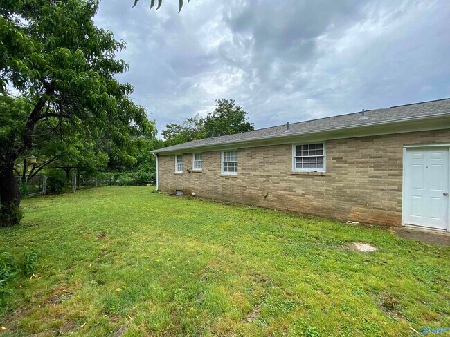 2408 Springhill Rd NW