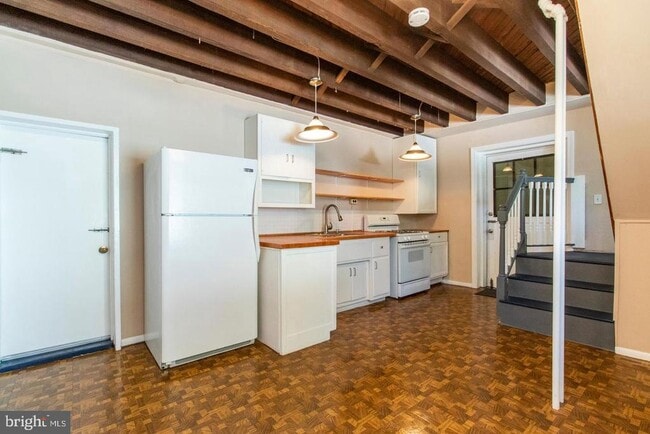 Photo - 18 E Gorgas Ln