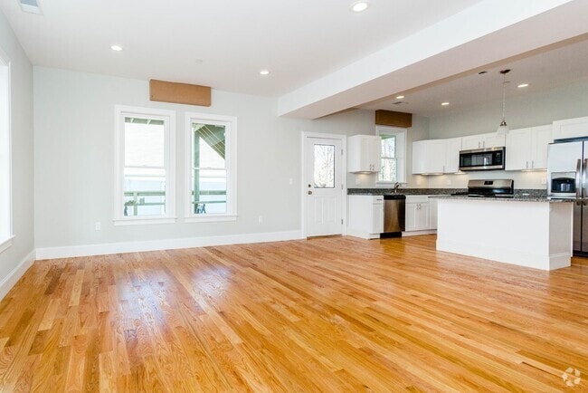 Building Photo - 220 Ashmont St Unit 1 Rental