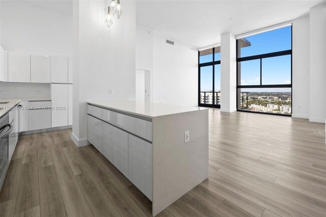 Photo - 101 Diplomat Pkwy Unidad PH05