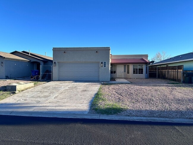 Building Photo - 538 Roadrunner Dr