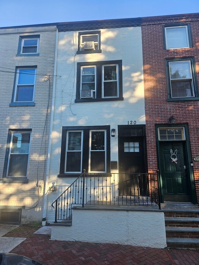 Building Photo - 120 W Chestnut St