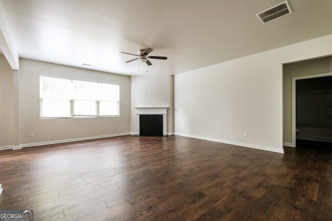 Photo - 207 Hollyhock Ln