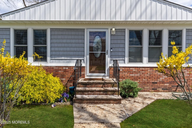 Photo - 1641 Holbrook St