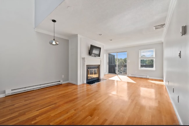 Photo - 140 Kane St Unit Apt D4