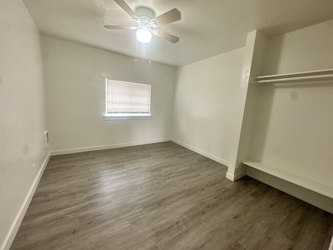 Photo - 951 N Redwood Rd Unidad #10