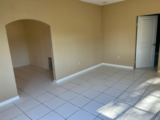 Photo - 4246 Minoso St