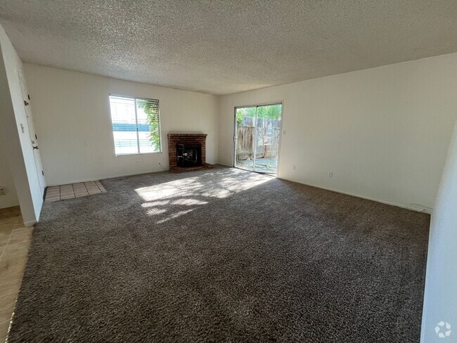 Building Photo - 4001 Manor St Unit B Rental