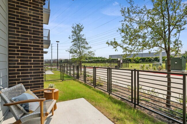 Photo - 100 W. Interstate Hwy 635