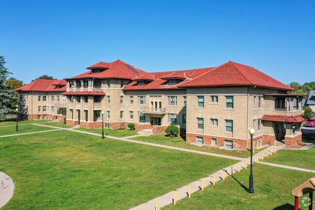 Chambers Court Apartments - Chambers Court Apartments