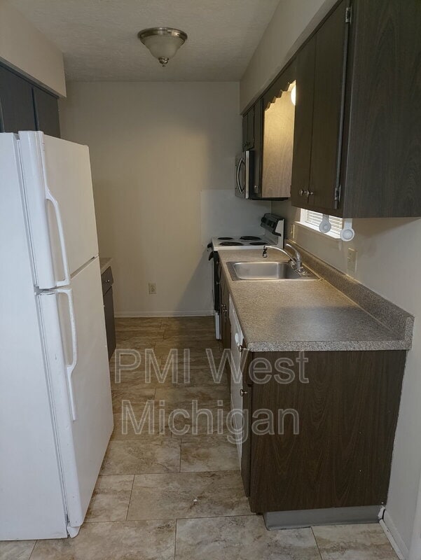 Photo - 4258 Bond St