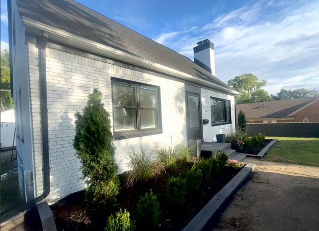 Photo - 1228 N Main St