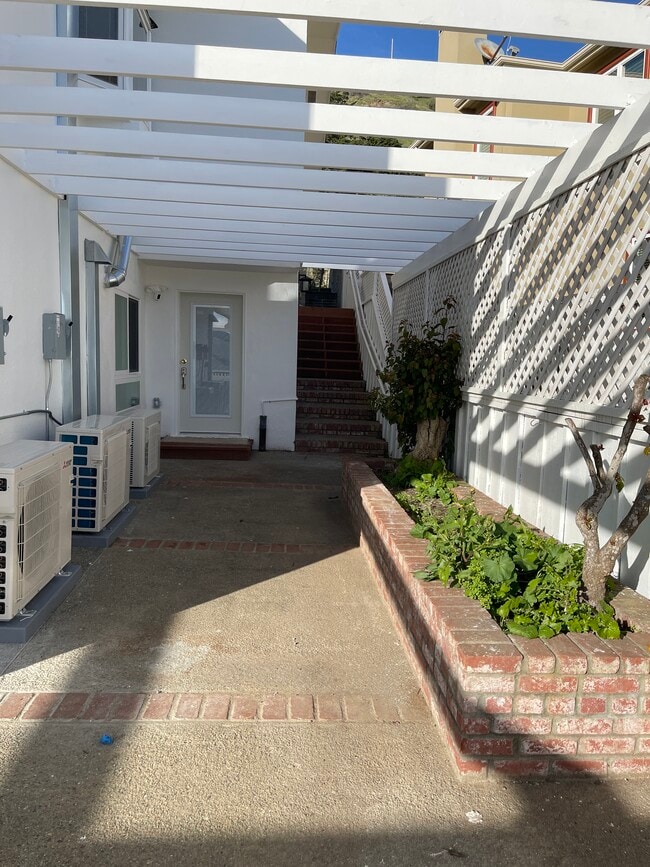 Photo - 633 Rocca Ave