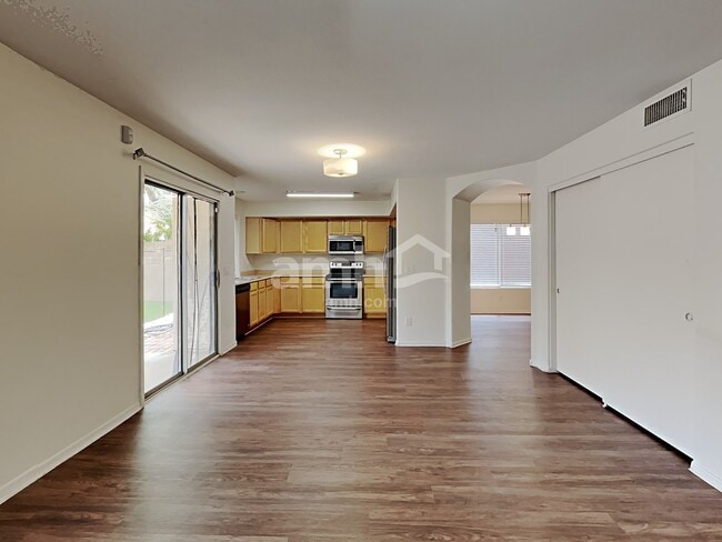 12810 W Roanoke Ave