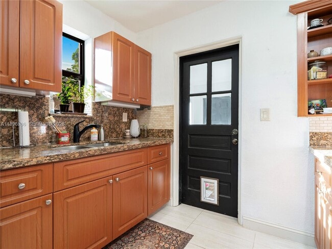 Photo - 337 NW 47th St