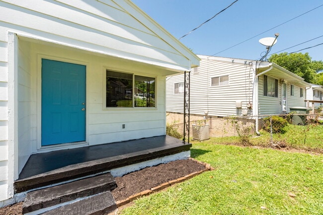 Building Photo - 2611 Andrews St Unit 101