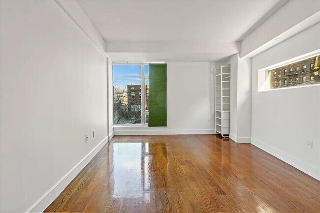 Photo - 2124 30th Ave - Apt 2C