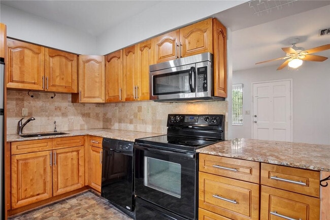 Photo - 2130 NE 42nd Ct Unidad 8