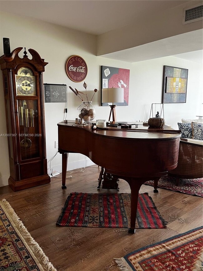 Photo - 1518 Whitehall Dr Unit 104