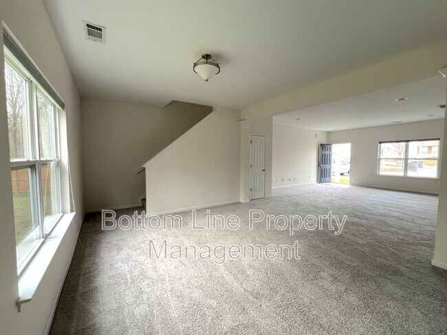 Photo - 702 Perth Dr