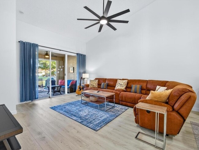 Photo - 233 W Coral Trace Cir