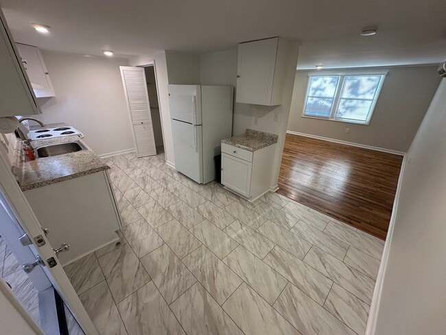 Kitchen - 150 Calvert St Unit A