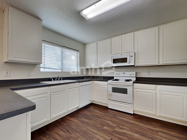 Photo - 8528 Hawkview Dr