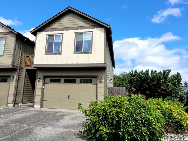 Building Photo - 13714 NE 64th Circle