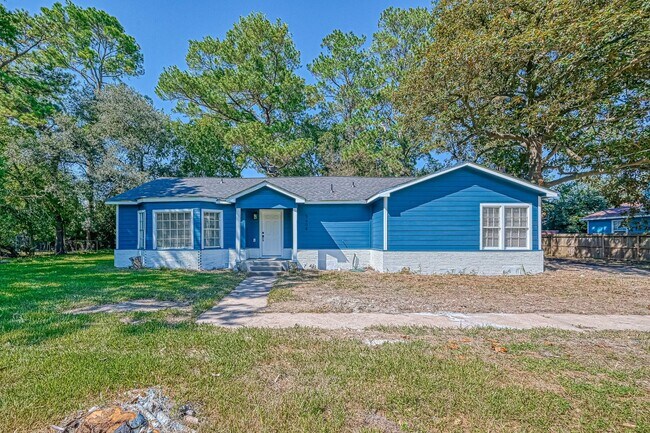 Building Photo - 5609 Denmark St Unit 5609 Denmark  B