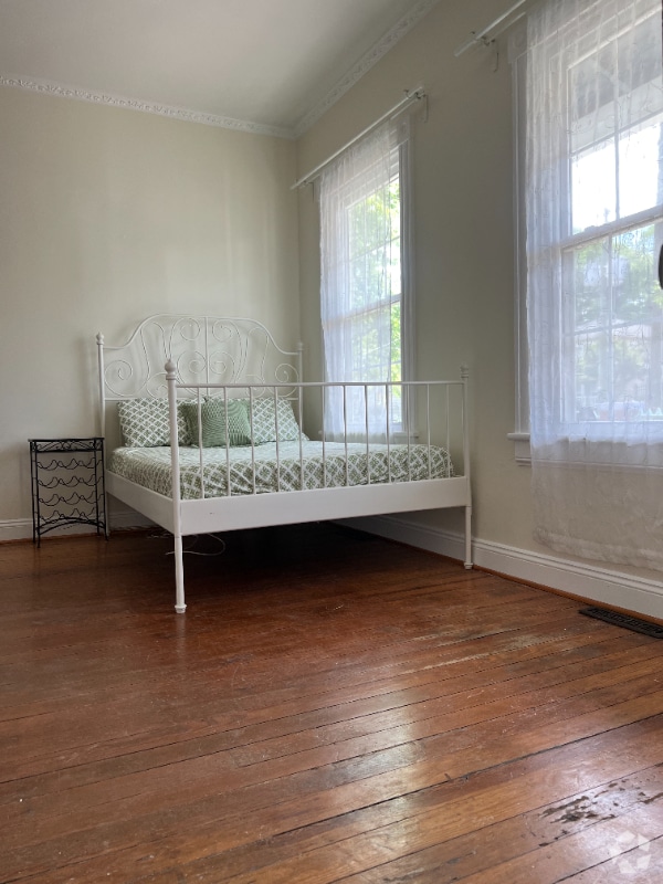 Building Photo - 2500 Bainbridge St Rental