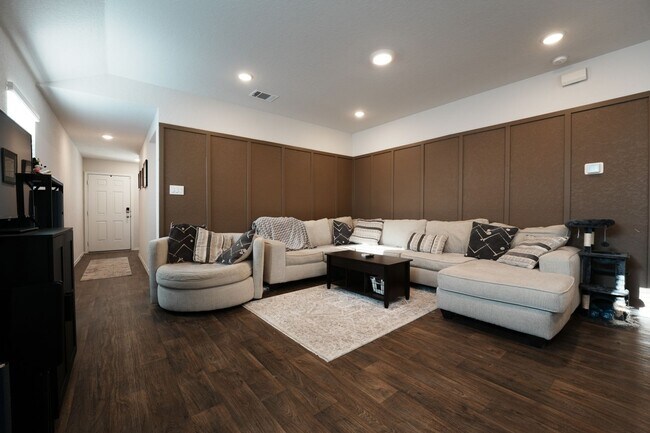 Photo - 153 Roanwood Dr