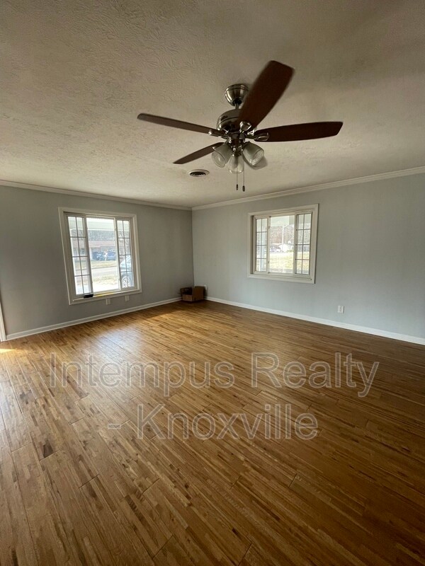 724 Waco Rd NW