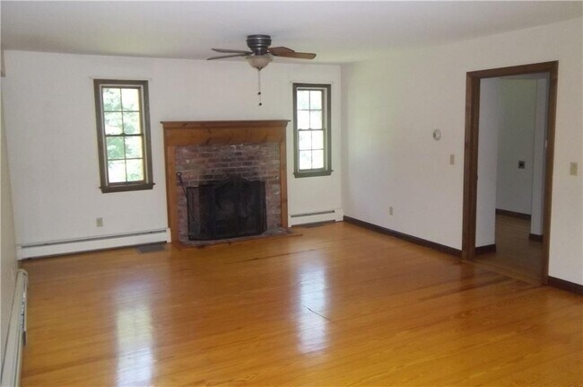Photo - 213 Narrow Ln