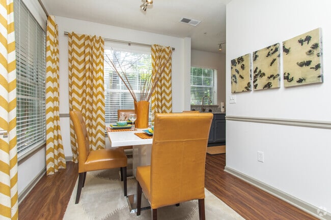 2BR, 2BA - 1091SF