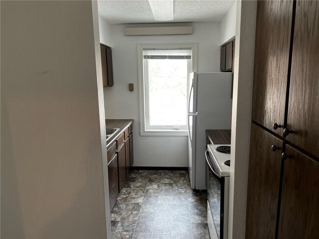 Building Photo - 300 Highland Ct Rental