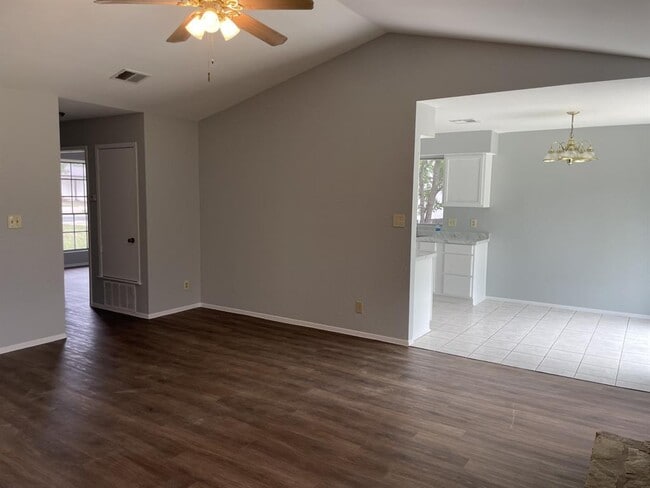 Photo - 305 Hickok Ct