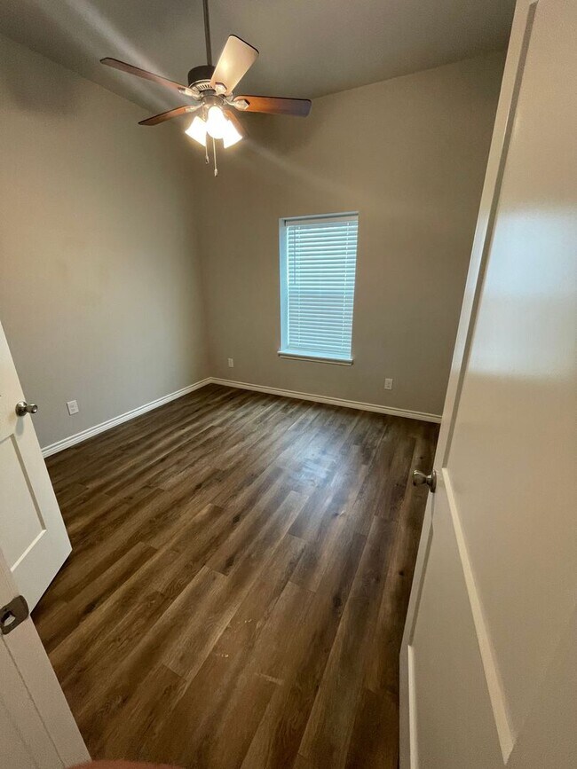 Photo - 1188/1190 Fm 2623 Unidad 1190