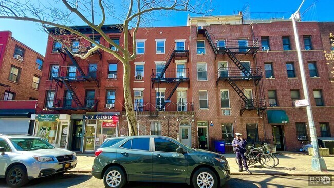 Building Photo - 354 E 19th St Unit 3 Rental