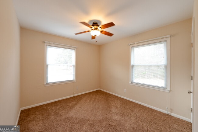 Photo - 953 McCullough Rd