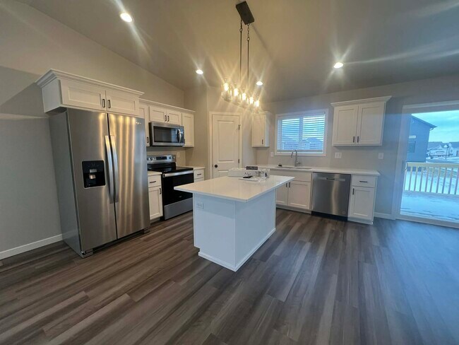 Photo - 1311 Marlys Dr W