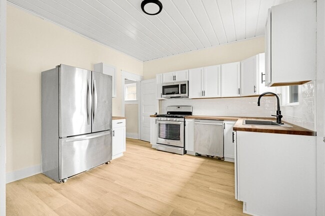 Photo - 3 bedroom house in Kendallville! CHRISTMAS...