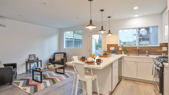 Photo - 128 N Burlington Ave