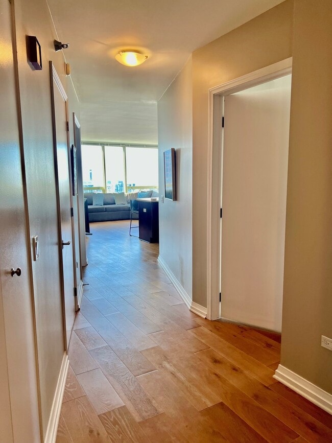 Photo - 33 W Ontario St Unit 32G