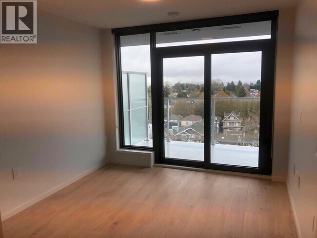 Photo - 905 2751 KINGSWAY