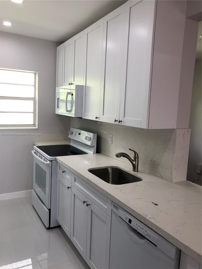 Photo - 110 Zamora Ave Unit #4