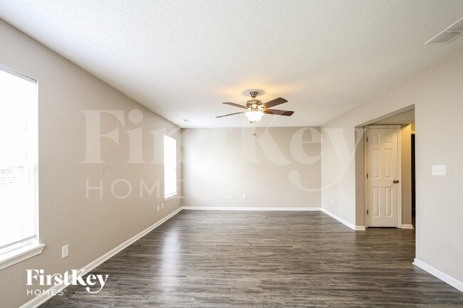 Photo - 563 Bridgestone Dr